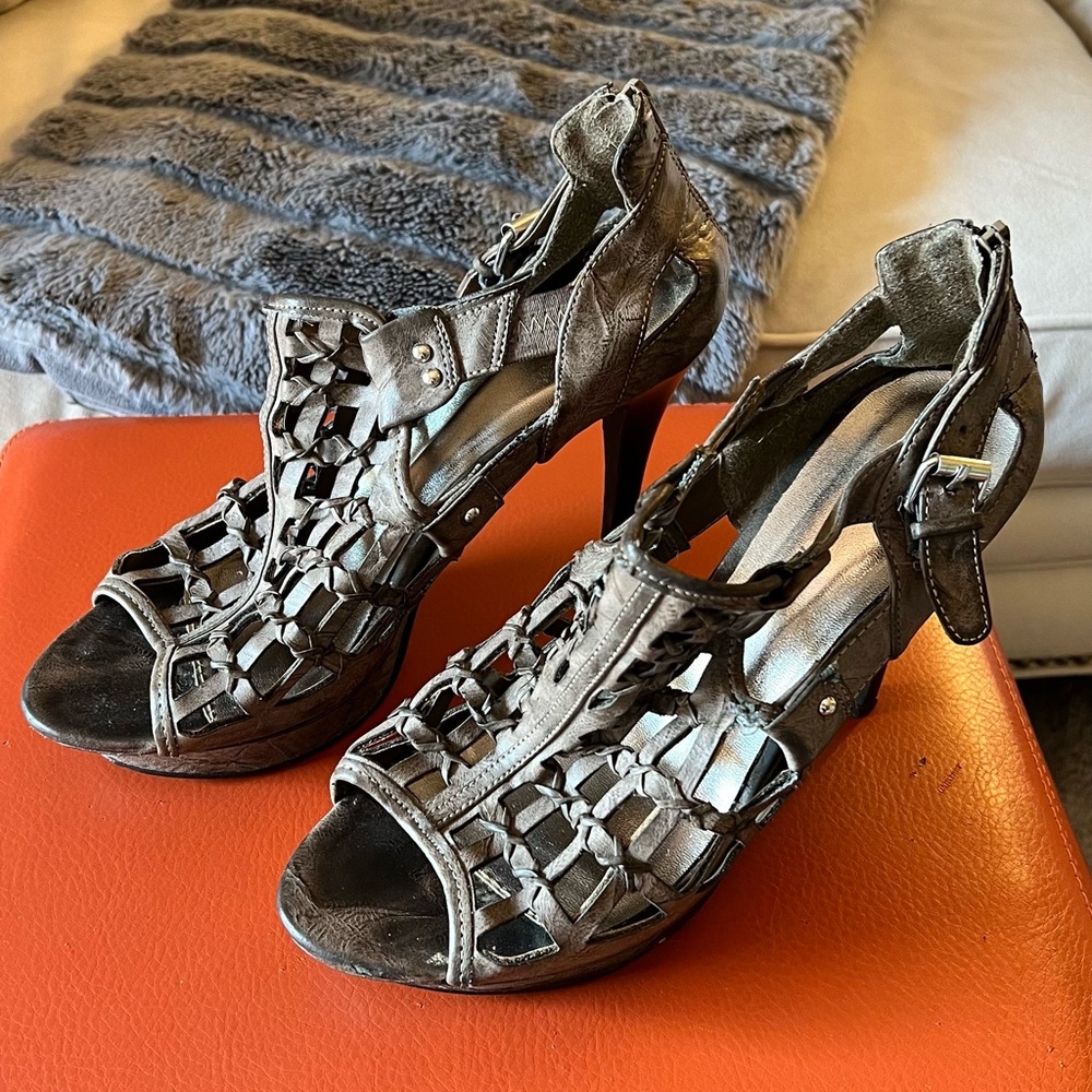 Shi by Journeys heels w/ zipper backs